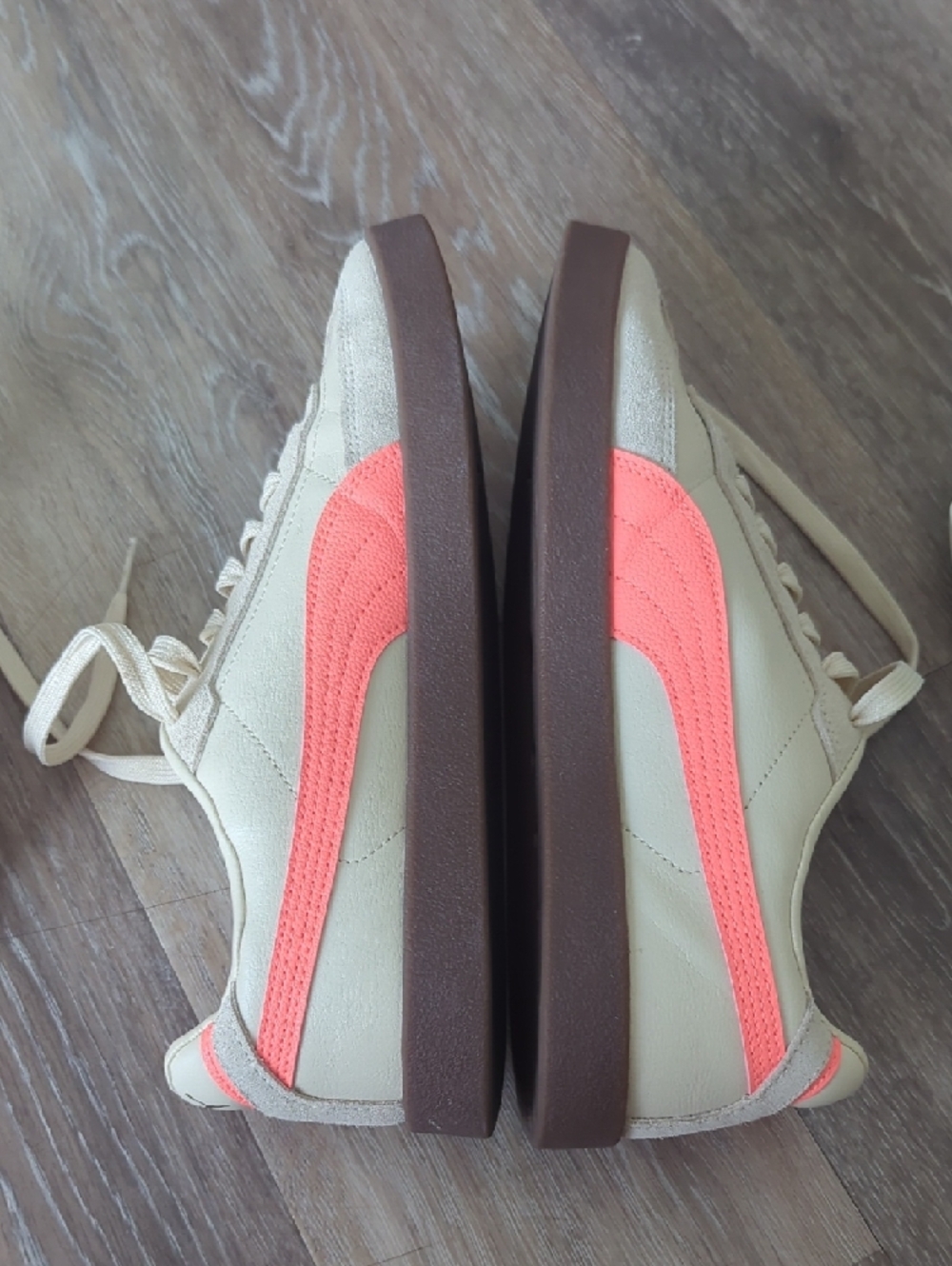 New Puma Cream Sneakers with Coral Accent - Picture 8 of 9